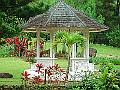 Segarnya Bersantai di Gazebo