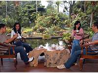 Makan Sambil Rekreasi di Godong Ijo