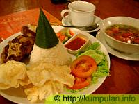 Makan Romantis di Cafe Gumati