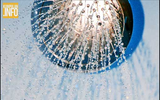 Mandi dengan Shower Mempercantik Wajah