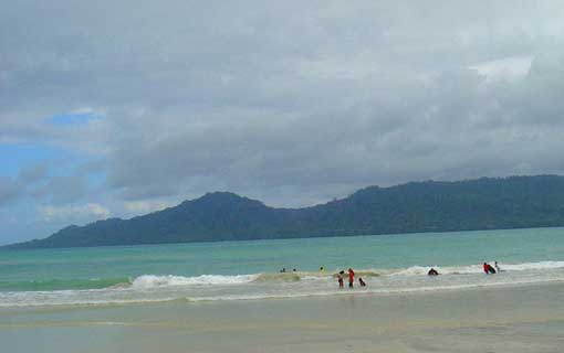 Keindahan Pantai Natsepa Ambon